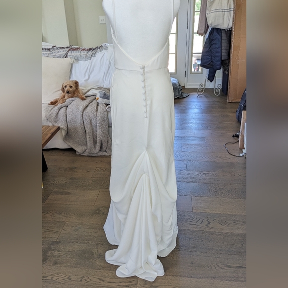 Elegant White Wedding Gown - Picture 3 of 16